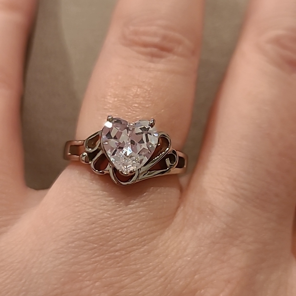 Heart shape cubic zirconia swirl band stainless steel ring